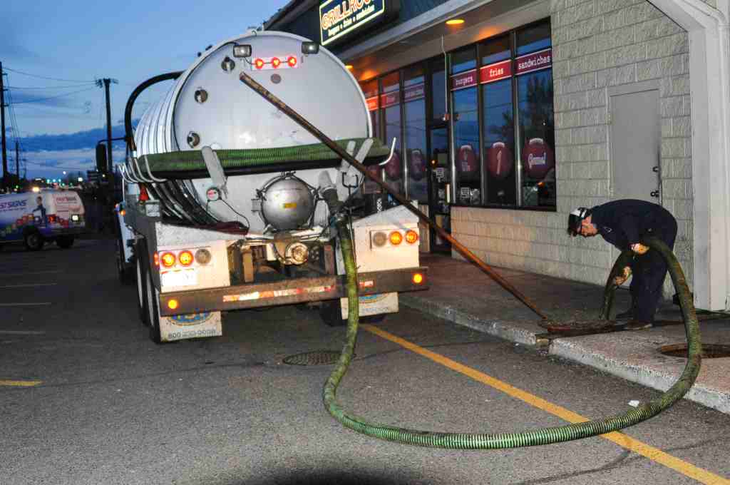 Image of a shopping mall grease trap cleaner.