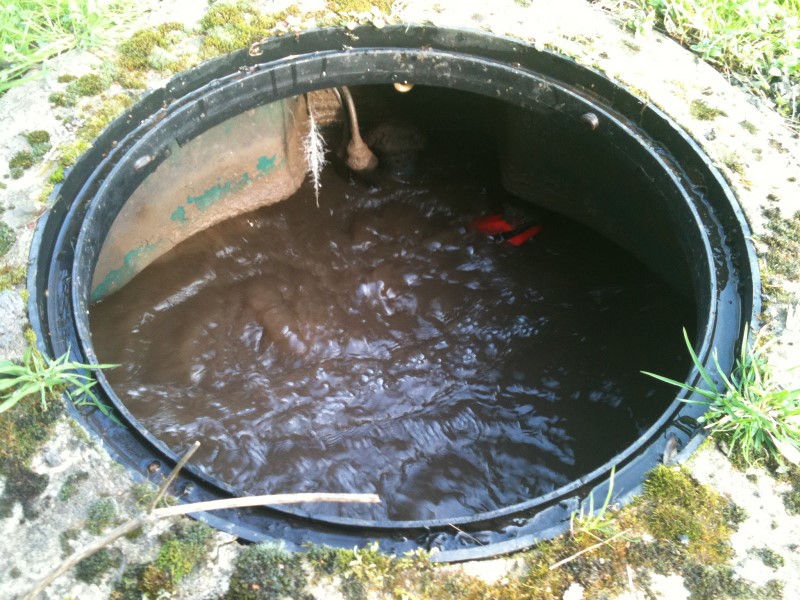 Image of a septic tank woth problems.