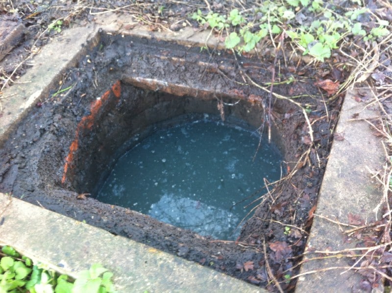 Image of a clogged cesspit caused by calcium.